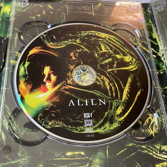 ALIEN DVD Collectors edition 2 disk set - Picture 2 of 9
